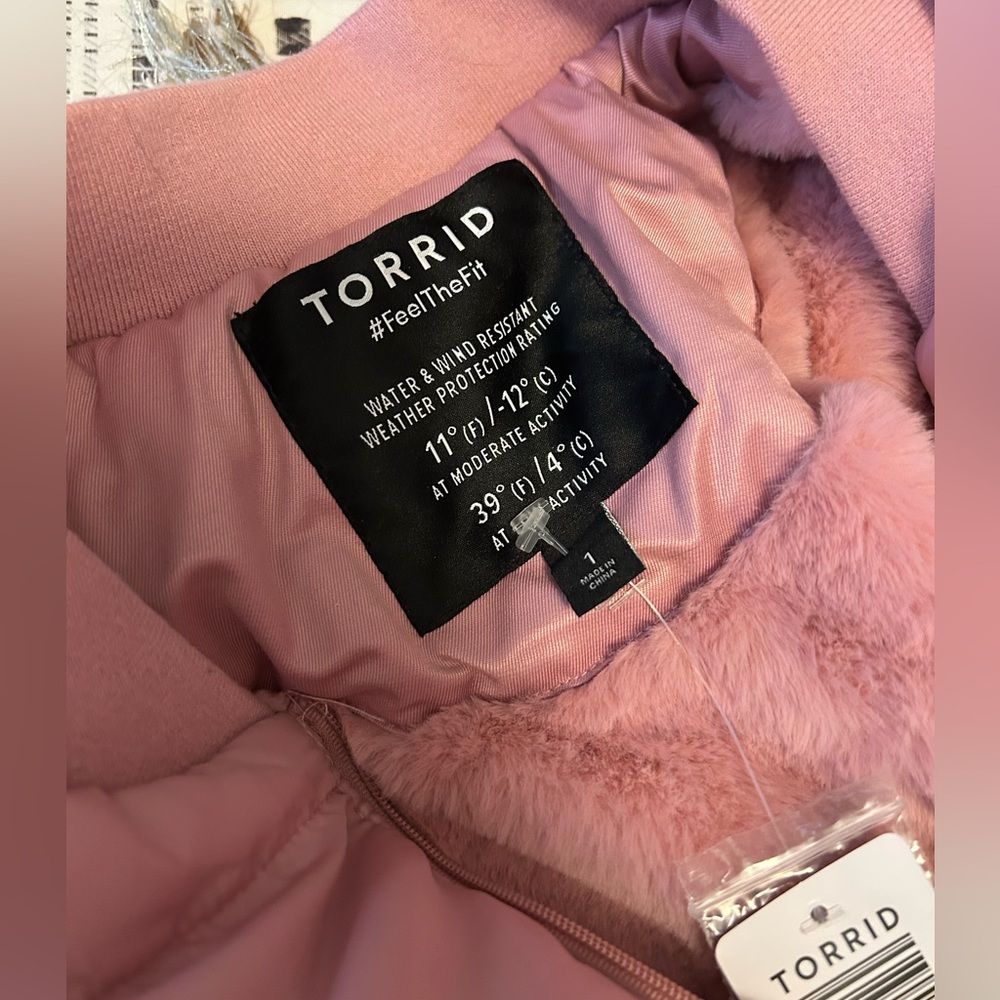 π·οΈ NWT - 1X | Torrid | Nylon 3-in-1 Parka Puffer | Foxglove - Picture 4 of 15